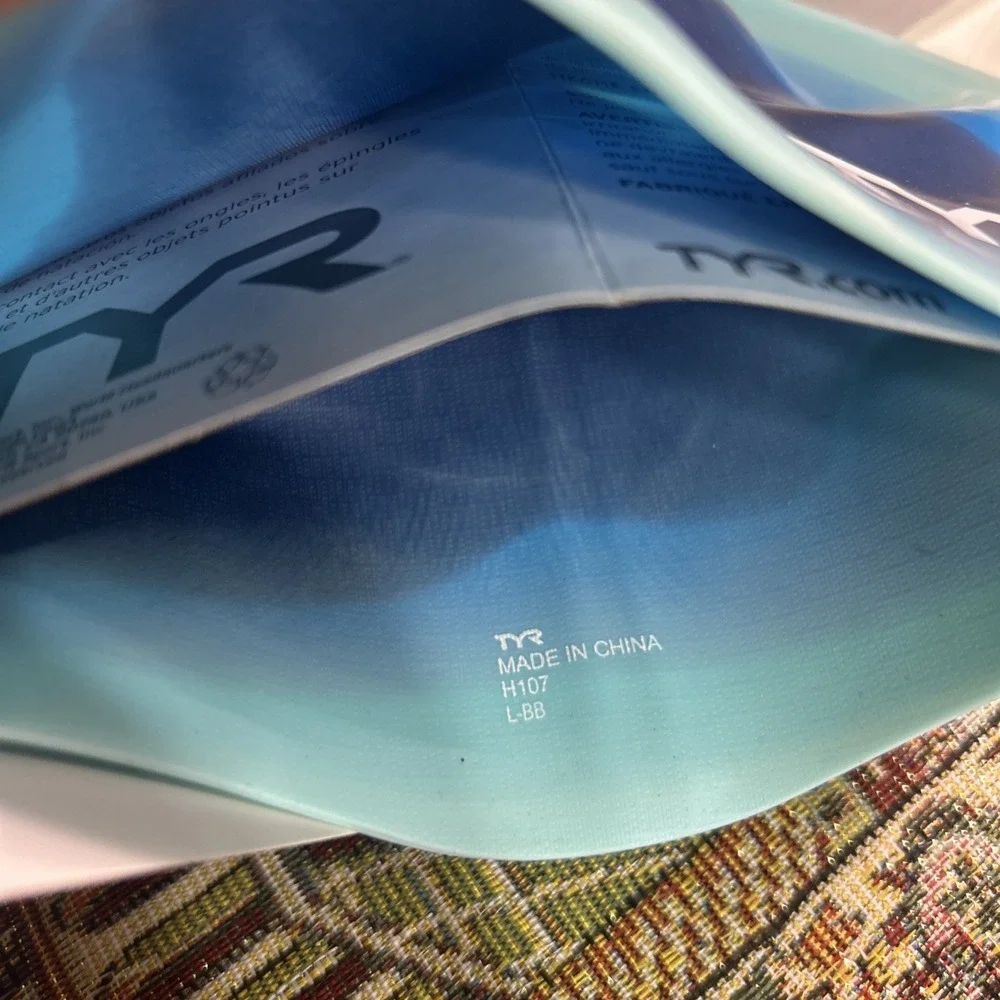 New TYR Tie Dye Graphic 100% Silicone Blue & Green Swim‎ Swimming Cap Youth Fit